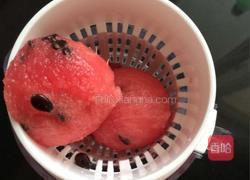 自制鲜榨西瓜汁的做法图解2