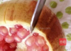 轻松快速剥石榴过程的做法图解3