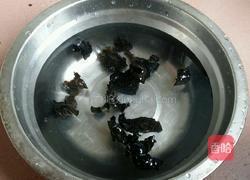 黄瓜黑木耳炒鸡蛋的做法图解2