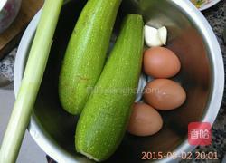 西葫芦炒鸡蛋的做法图解1