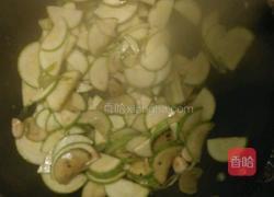 西葫芦炒鸡蛋的做法图解5