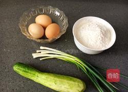 黄瓜鸡蛋饼的做法图解1