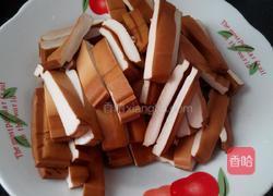 熏干炒香芹的做法图解1