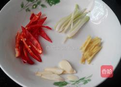 熏干炒香芹的做法图解4