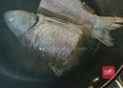 红烧鲫鱼的做法图解1