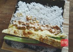 金枪鱼紫菜包饭的做法图解7