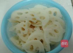莲藕炒肉的做法图解1