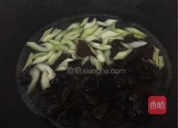 西芹炒木耳的做法图解3