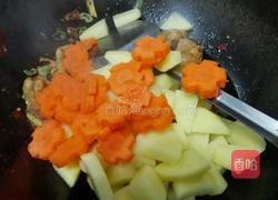 土豆烧鸡腿的做法图解4