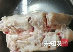莲藕煲猪脚的做法图解3