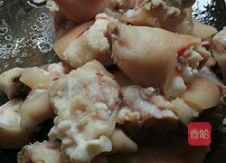 莲藕煲猪脚的做法图解4