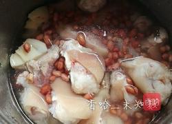 莲藕煲猪脚的做法图解7