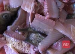 炸草鱼的做法图解1