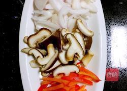 香菇培根炒时蔬的做法图解2