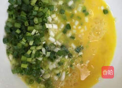 葱花煎蛋的做法图解2