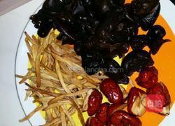 金针菜云耳蒸鸡的做法图解2