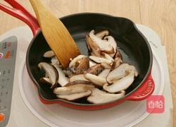 香菇炒芹菜的做法图解3