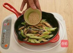 香菇炒芹菜的做法图解6