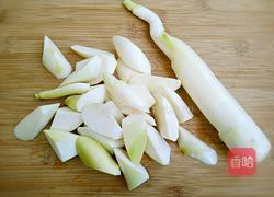 油焖茭白的做法图解1