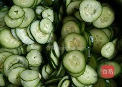 酸甜小黄瓜的做法图解2