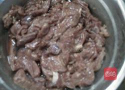 泡椒牛肉的做法图解1