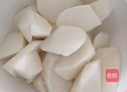 虾仁排骨罗卜汤的做法图解1