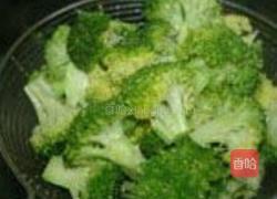 上汤西蓝花的做法图解1