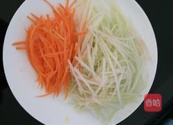 西瓜皮炒胡萝卜的做法图解2