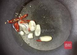 西瓜皮炒胡萝卜的做法图解4