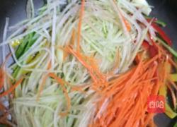 西瓜皮炒胡萝卜的做法图解6