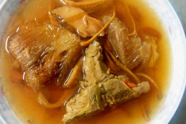 鱼翅响螺猪骨头汤