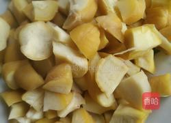 香炒板栗玉米的做法图解1