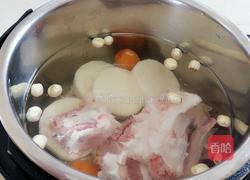 莲子百合淮山蜜枣猪筒骨汤的做法图解7