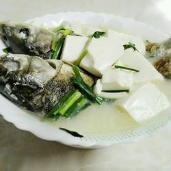 白豆腐鲫鱼汤的做法[图]