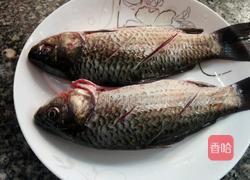 白豆腐鲫鱼汤的做法图解1