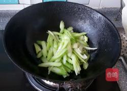 素炒腐竹芹菜的做法图解3