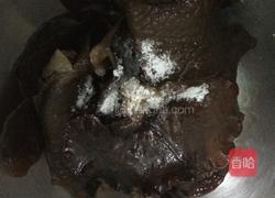 木耳炒蛋的做法图解1