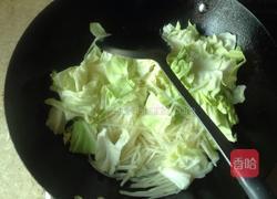 土豆炒卷心菜的做法图解4