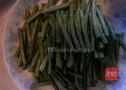 剁椒豇豆的做法图解1