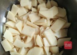 青椒土豆炒肉的做法图解2