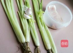 蒜蓉肉未芹菜的做法图解1