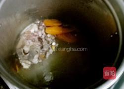 胡萝卜猪骨汤的做法图解7