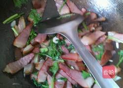 香菜炒腊肉的做法图解3
