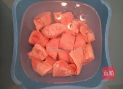 猪蹄炖白云豆的做法图解1