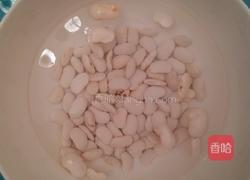 猪蹄炖白云豆的做法图解2