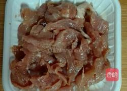 辣椒炒肉的做法图解1