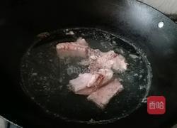 蕃茄玉米排骨汤的做法图解2