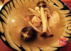 什锦菇煲猪骨汤的做法图解8