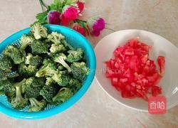 番茄炒西兰花的做法图解2