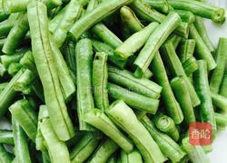 干煸蒜香豆角的做法图解2